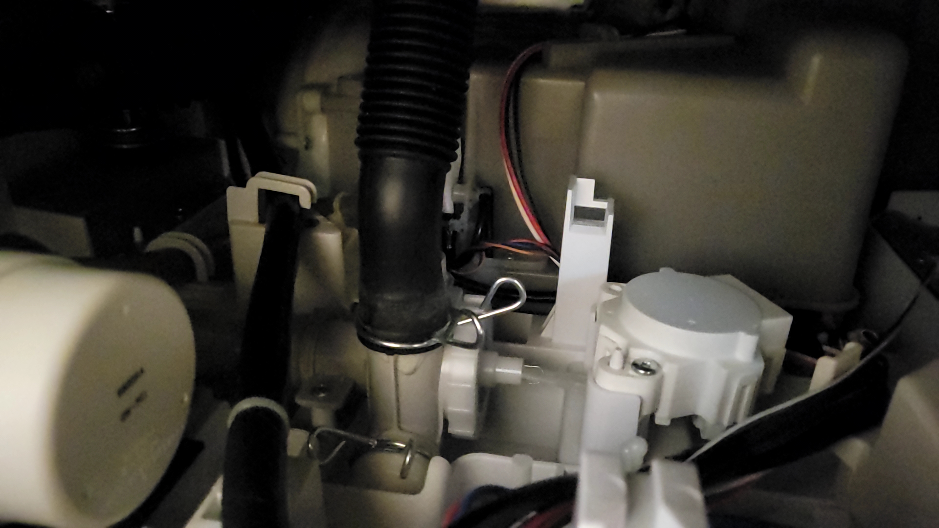 清須市東芝ドラム洗濯機排水エラー修理